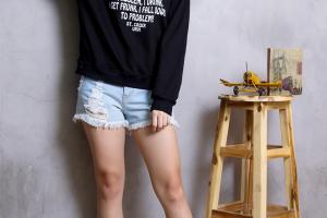 5 Cách mix áo thun cổ tròn unisex chuẩn cho mọi người